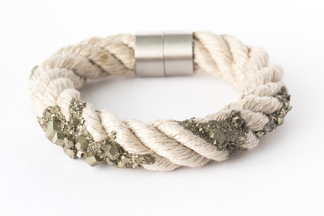 Bracelet Virus